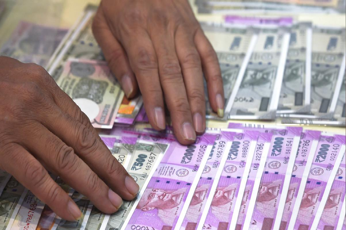 15 लाख रुपये जिंकण्याची संधी! केंद्र सरकारसाठी करावं लागणार फक्त हे काम