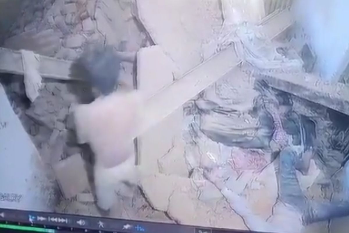 तुरुंगातील छप्पर आणि भिंत कोसळल्याचं धक्कादायक CCTV फुटेज; 21 कैदी गंभीर जखमी