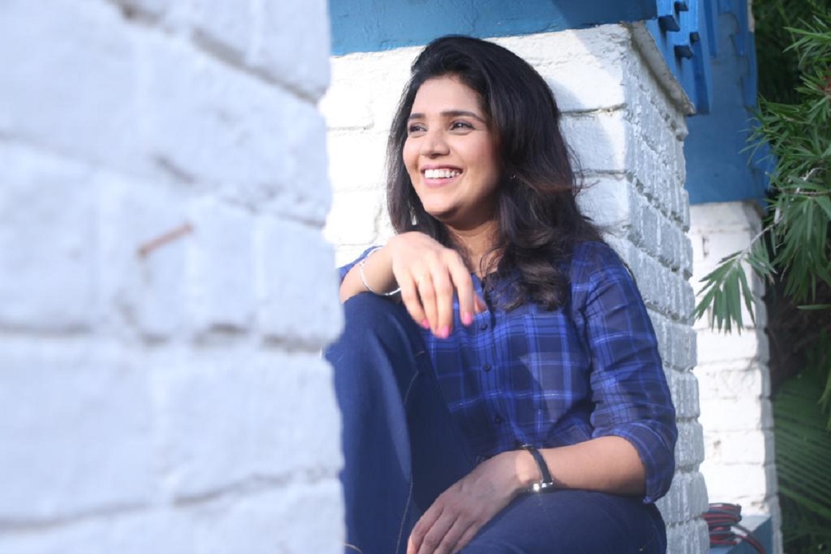 EXCLUSIVE: लग्नाशिवाय आयुष्य नाही, असं काही नसतं : मुक्ता बर्वे