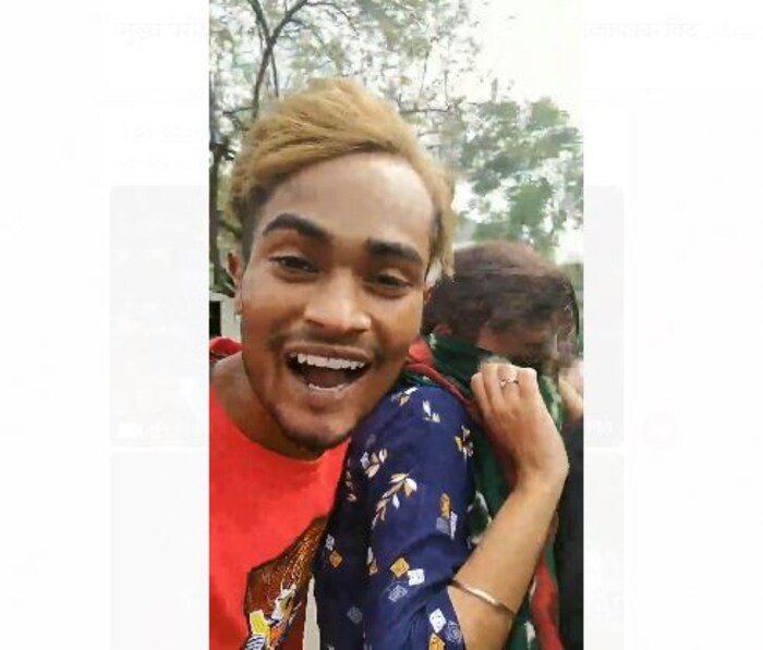 समीर खान सलीम खान (वय-19, पाचपावली) (Samir khan Tiktok star) आणि मोहम्मद शाकिन मोहम्मद सिद्दिकी (वय-25, यशोदानगर) असं गुन्हा दाखल झालेल्या आरोपींची नावं आहेत. स्वतःला टिकटॉक स्टार म्हणवून घेत चमकोगिरी करत फिरणाऱ्या समीरचं एका अल्पवयीन मुलीसोबत मागील 2 वर्षांपासून प्रेमसंबंध सुरू होते. दरम्यान एका वाढदिवसाच्या पार्टीत समीरची प्रेयसी अन्य एका तरुणासोबत सलगी करताना दिसली.