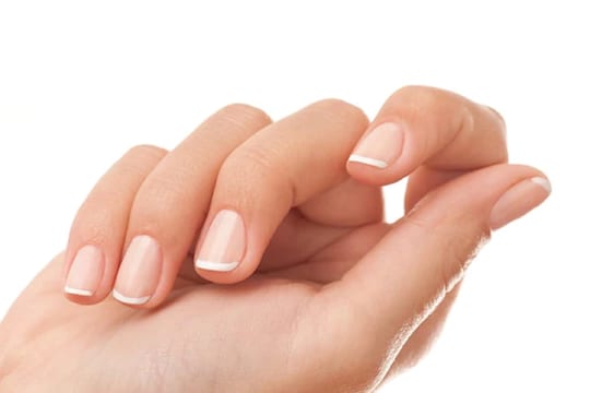 घरबसल्या करा अशी Nail test; नखांवरूनच ओळखा तुम्हाला कोणता आजार आहे