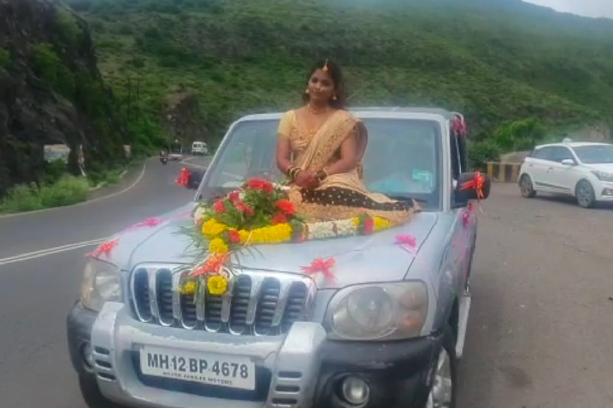 नवरी जोमात, वऱ्हाडी कोमात; थेट स्कॉर्पिओच्या बोनेटवर बसून मंडपात एंट्री, पण...VIDEO