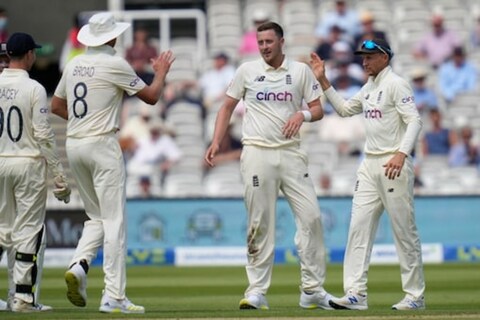 वादग्रस्त ट्वीट प्रकरणी क्रिकेटच्या तीनही फॉरमॅटमधून निलंबित झालेल्या इंग्लंडच्या ओली रॉबिनसनचा (Ollie Robinson) पुन्हा क्रिकेट खेळण्याचा मार्ग मोकळा झाला आहे. 