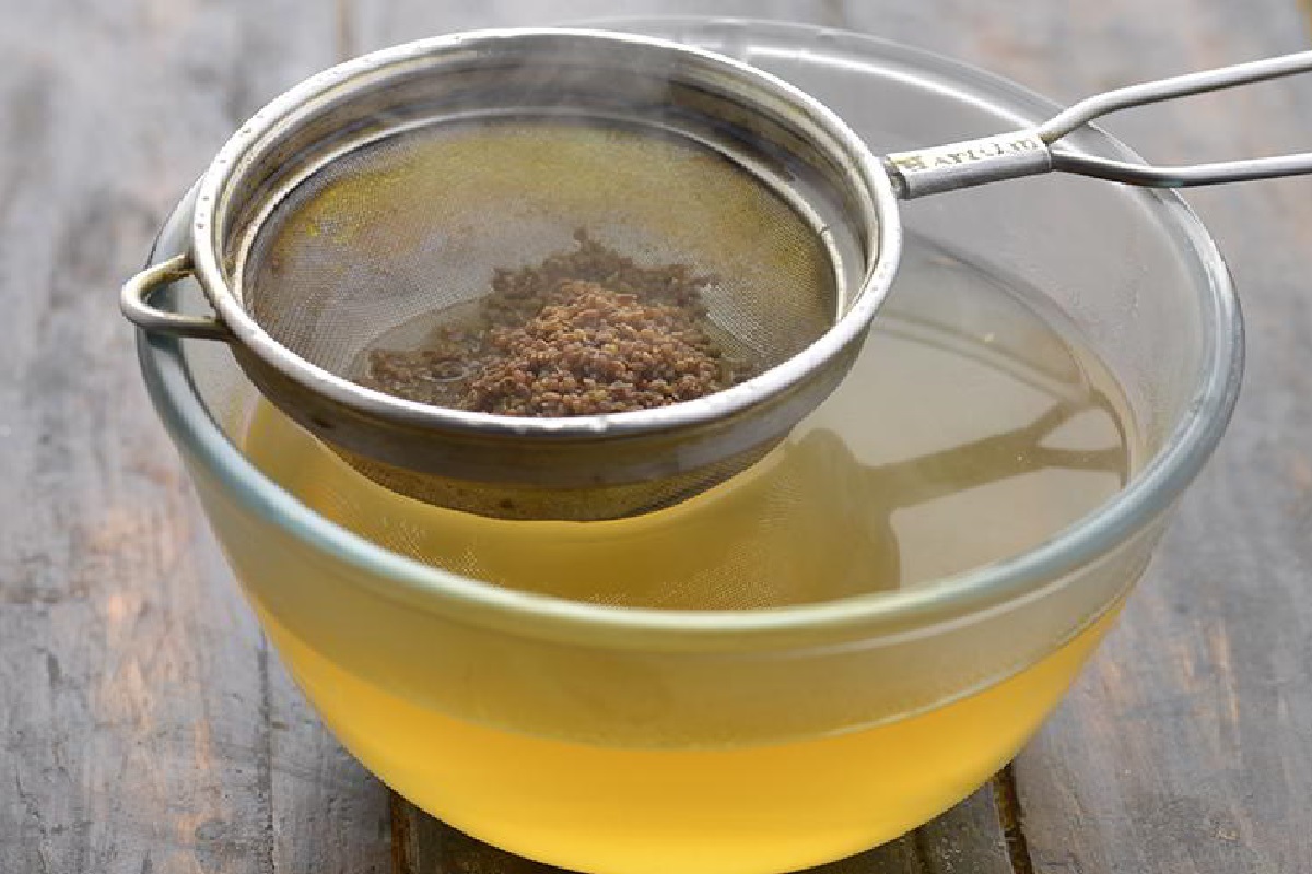 महिलांसाठी डिलिव्हरीनंतर ओव्याचं पाणी पिण्याचे भरपूर फायदे आहेत.