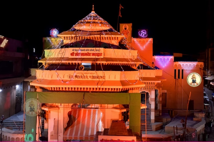 यंदा लाखो वारकऱ्यांना पंढरपुरात येता आले नाही. कोरोना परिस्थितीमुळे मनाई घालण्यात आली आहे. मानाच्या पालख्यांनाच फक्त परवानगी देण्यात आली आहे.