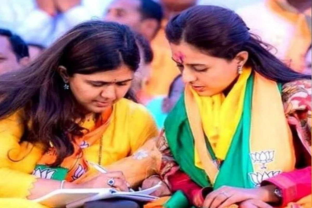 मुंडे समर्थकांच्या नाराजीची लाट पुण्यात धडकली, उपाध्यपदाचा दिला राजीनामा