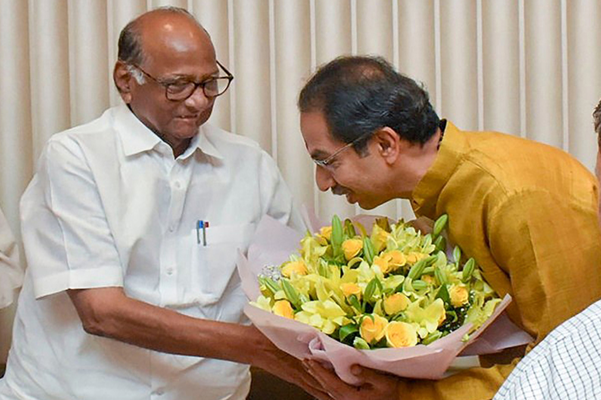 '...त्यांनी वडिलांप्रमाणे भूमिका निभावली', शरद पवारांकडून मुख्यमंत्र्यांचं तोंडभरुन कौतुक