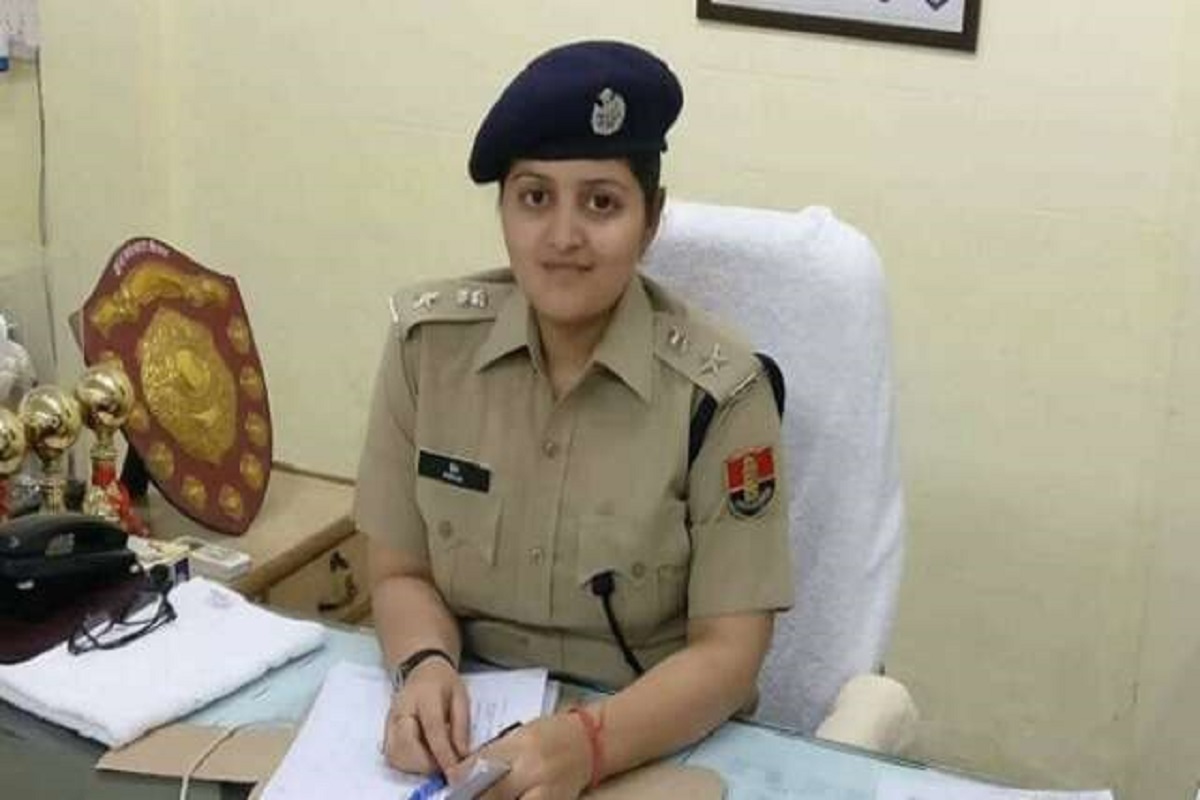 वडिलांच्या स्वप्नासाठी केले परिश्रम; 22व्या वर्षीच IPS अधिकारी झाल्या पूजा आवाना
