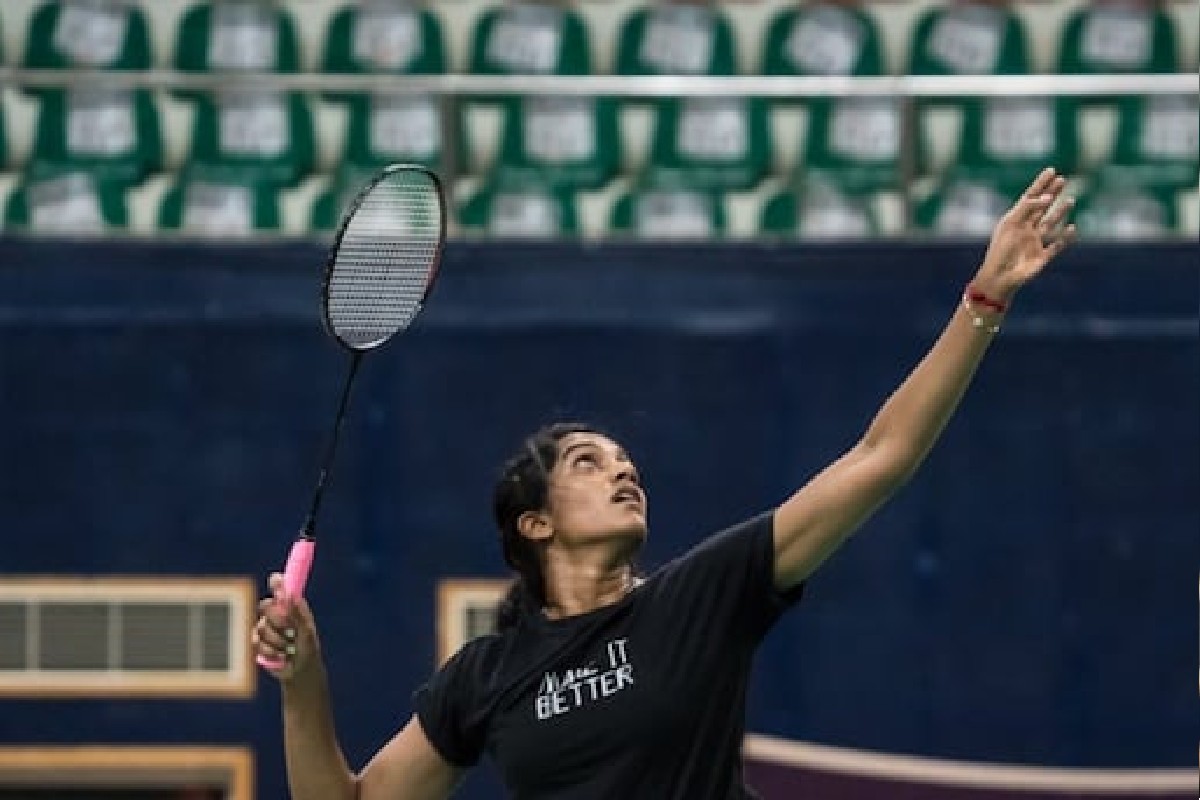 Tokyo Olympics: पीव्ही सिंधूची विजयी सलामी, रोईंग टीमची सेमी फायनलमध्ये धडक