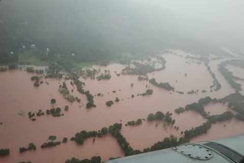 Vijay Wadettiwar On Flood Help: राज्य सरकारने (state Government) नुकसानग्रस्तांना 10 हजार रुपयांची (Relief flood affected people ) मदत जाहीर केली आहे.