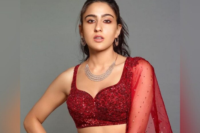 अभिनेत्री सारा अली खानला तिच्या लुकसाठी फारच पसंत केलं जातं. तिचे लाल लेहंग्यातील फोटो चांगलेच हीट ठरत आहेत. पाहा तिचे फोटो.