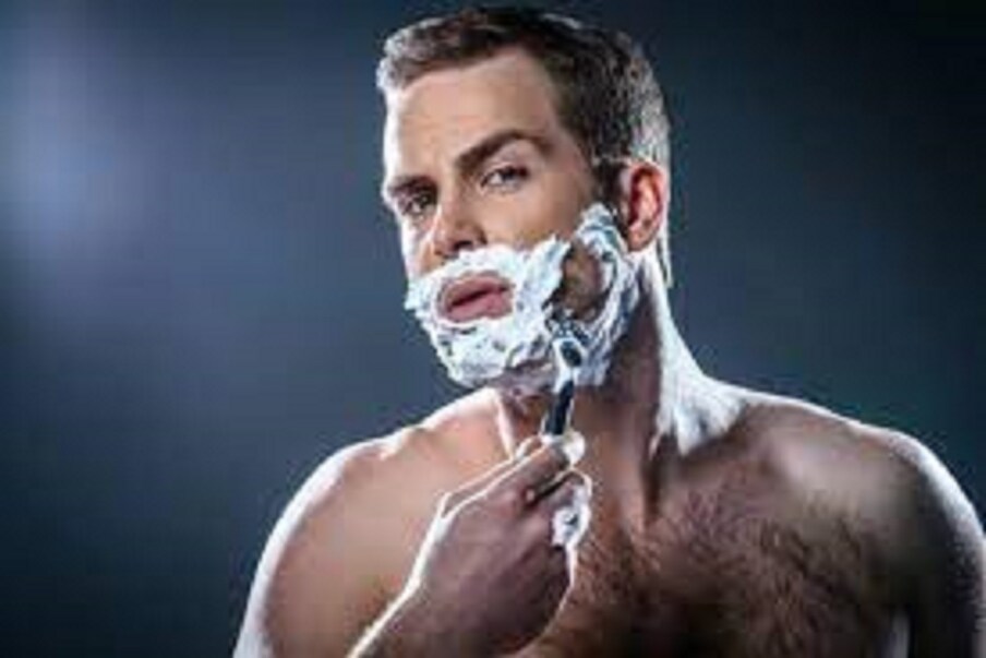 दाढी करताना जखम होत असेल तर पेट्रोलियम जेली वापरू शकता. दाढी करताना पेट्रोलियम जेली लावली तर, अगदीच सहजपणे शेविंग करता येते.