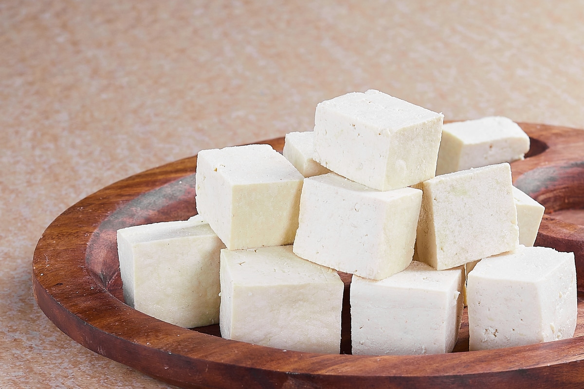 भेसळयुक्त पनीर आरोग्यासाठी घातक; खरेदी करताना घ्या 'ही' काळजी