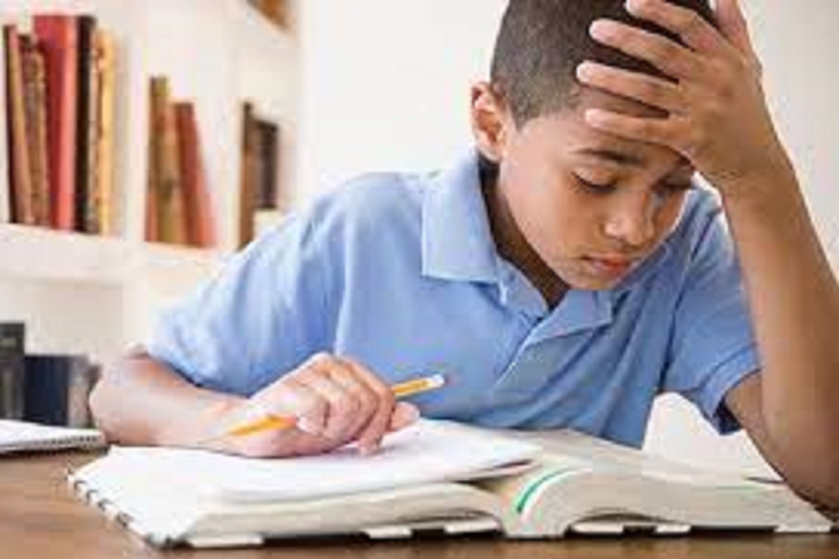 ब्राम्हीच्या सेवनाने मेंदूची ताकद वाढते. यामुळे बुद्धी तल्लख होतो आणि एकाग्रताही वाढवते. ब्राम्हीच्या अर्काचं दररोज सेवन केल्याने स्मरणशक्ती वाढते,विचार करण्याची क्षमता वाढते.