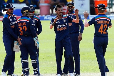 कृणाल पांड्याची (Krunal Pandya) कोरोना टेस्ट पॉझिटिव्ह (Corona Positive) आल्यामुळे भारत आणि श्रीलंका (India vs Sri Lanka) यांच्यात मंगळवारी होणारी दुसरी टी-20 मॅच स्थगित करण्यात आली.
