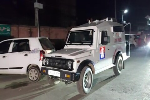 Terrorist Attack On police constable wife: अनंतनागमध्ये (Verinag, Anantnag)  पुन्हा एकदा पोलीस दलात तैनात असलेल्या कॉन्स्टेबलवर दहशतवाद्यांनी हल्ला केला आहे. 