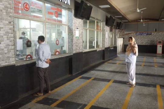 काउंटरवर खरेदी केलेलं तिकीट ऑनलाईन कसं कराल कॅन्सल, असं मिळेल रिफंड