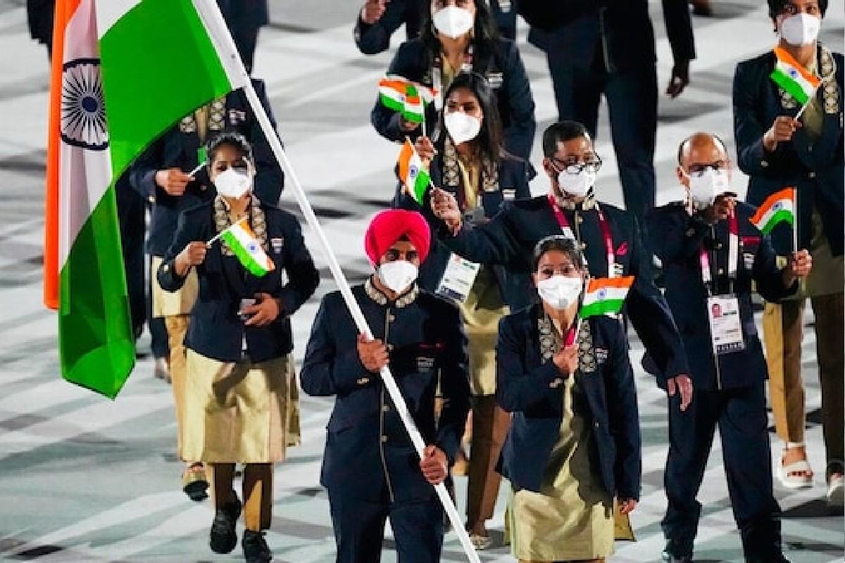 Tokyo Olympics : कोरोनाच्या सावटामध्ये क्रीडा महाकुंभाला सुरूवात, भारतीय पथकाचे दमदार संचलन! पाहा VIDEO