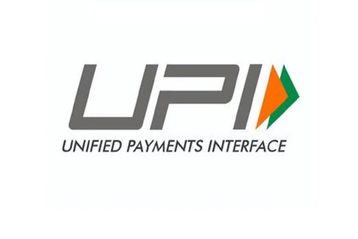 UPI - UPI च्या माध्यमातून मोठ्या प्रमाणात फ्रॉड केल्याचं समोर आलं आहे. यूपीआयद्वारे फ्रॉड करणारे एखाद्या व्यक्तीला डेबिट लिंक पाठवतात आणि त्यावर समोरच्या व्यक्तीने क्लिक करुन आपला पीन टाकल्यानंतर त्याच्या खात्यातून पैसे कट होतात. अशाप्रकारच्या फ्रॉडपासून वाचण्यासाठी फोनवर आलेल्या कोणत्याही लिंकवर क्लिक करू नका.