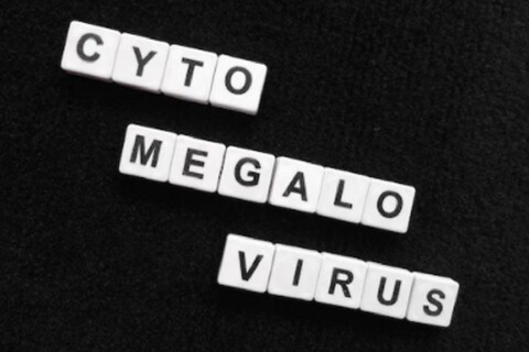 Cytomegalo virus मानवी शरीरातील द्रव रक्त (Blood), लाळ (Saliva), मूत्र (Urine) किंवा अश्रूंच्या माध्यमातून म्हणजे त्याच्या संपर्कात आल्यास हा विषाणू पसरतो.