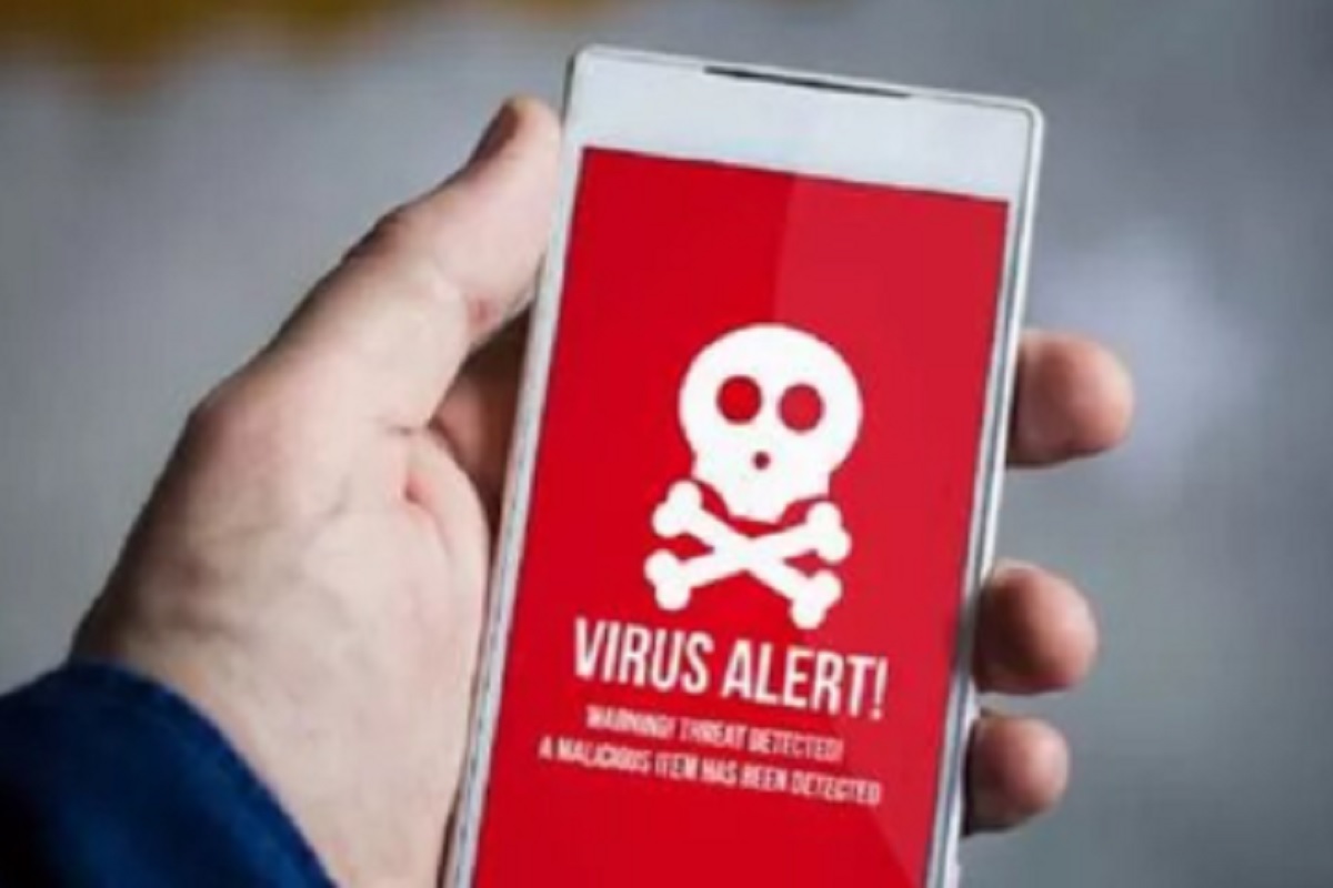 रिसर्च टीमने गुगलला धोकादायक अॅप्सबाबत इशारा दिला आहे, जे गुगल प्ले स्टोरद्वारे फ्लायट्रॅप मालवेअर ट्रान्सफर करत आहे. आता गुगलने रिसर्च आणि वेरिफाय करुन मॅलिशिअस अॅप्स गुगल प्ले स्टोरवरुन हटवले आहेत. त्यामुळे तुमच्याकडेही असे Apps असल्यास ते लगेच डिलीट करा.