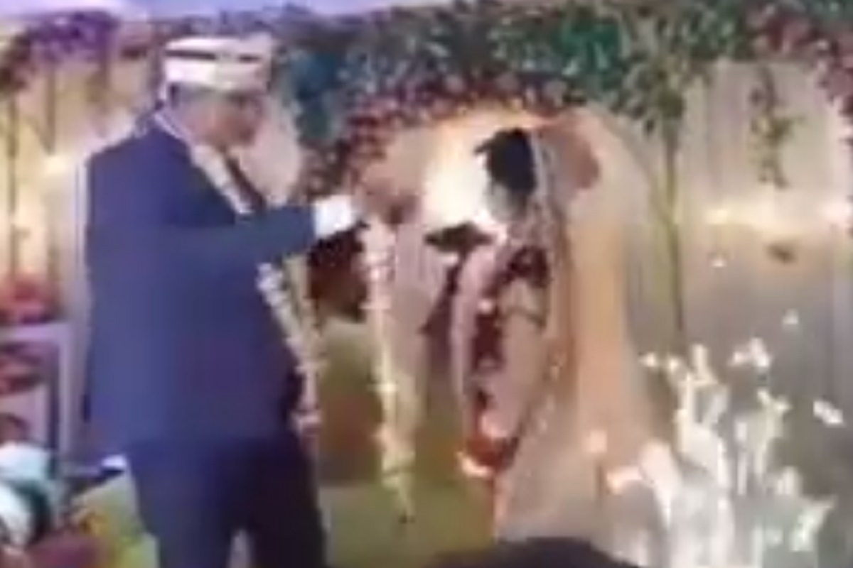 अरे या नवरीला आवरा! लग्नातच असं काही केलं की नवऱ्याला फुटला घाम; पाहा Wedding Video