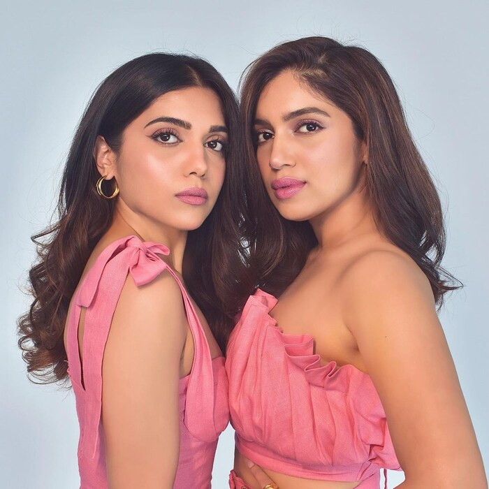 भूमीची बहीण समिक्षा ही तिची जुळी बहीण आहे.