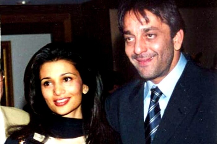संजय दत्तने 1998 मध्ये रिया पिल्लईशी दुसरा विवाह केला होता. पण काही काळातच ते वेगळे झाले. तेव्हा त्याने ८ कोटी रुपये दिले होते.