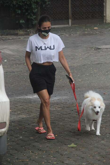 प्रत्येकवेळी तिचा हटके आणि नवा लुक पाहायला मिळतो.