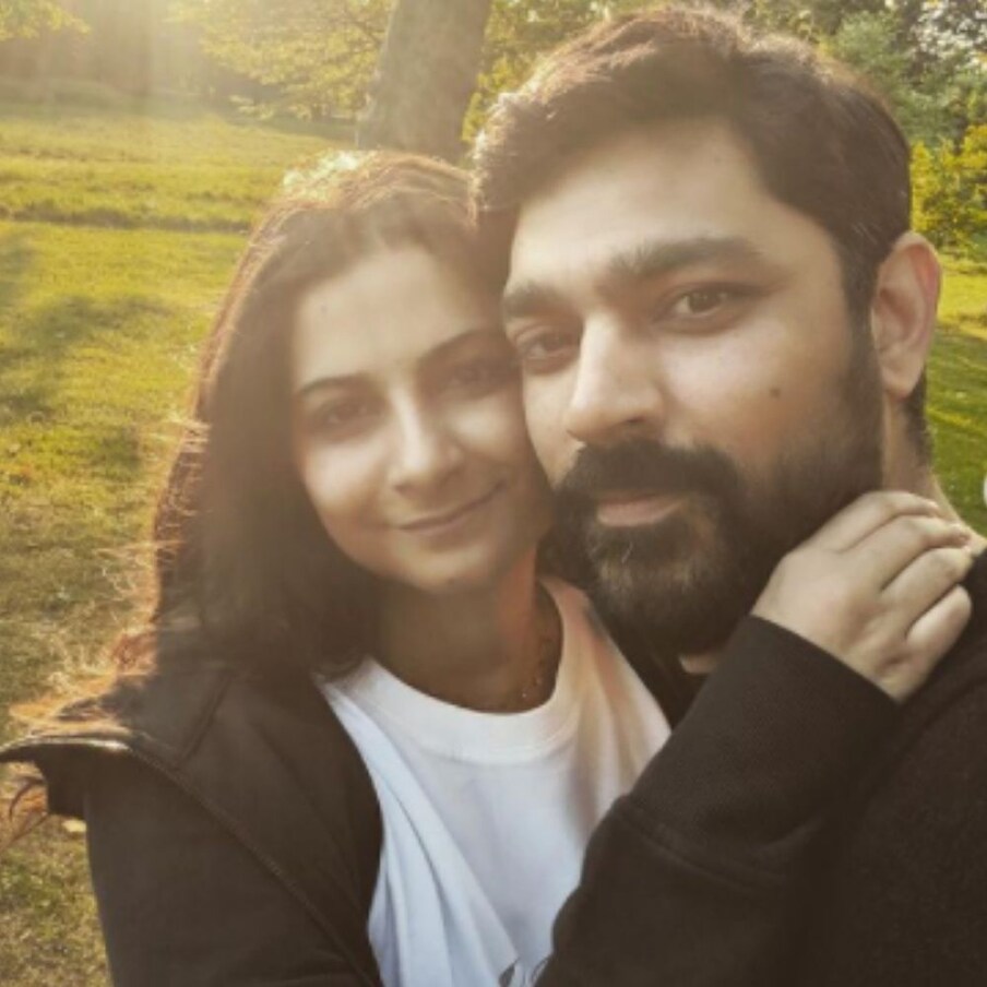 रिया चित्रपट निर्माती तसेच एका फॅशन ब्रँडची मालकही आहे. करण बूलानीला (Karan Boolani) ती एका चित्रपटाच्या सेटवरच भेटली होती.