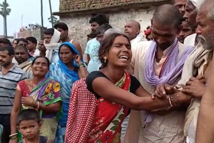 बेपत्ता झालेल्यांच्या कुटुंबावर शोककळा पसरली आहे. लोक पीडित कुटुंबाला दिलासा देण्याचा प्रयत्न करीत आहे. मात्र अद्याप त्यांच्याबद्दल काहीच माहिती समोर आलेली नाही.