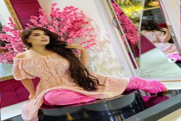 तालिबानने काबूलवर ताबा मिळवला तेव्हा ती तिथेच होती. खूपच मुश्किलीने तिने तेथून स्वतःचा बचाव केला.