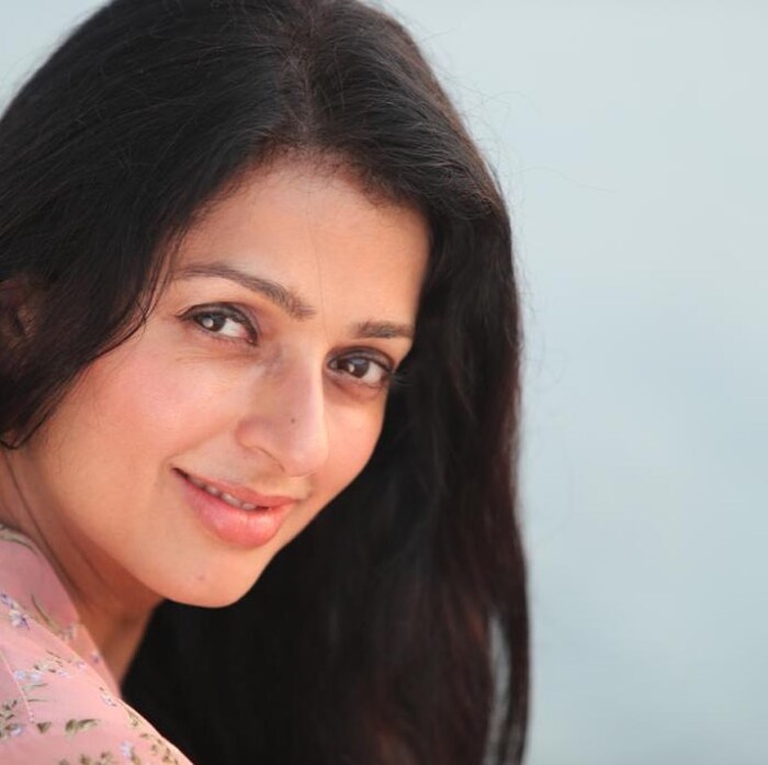 यानंतर हिंदी फिल्म इंडस्ट्रीत सलमान खान सोबत (Salman Khan) ‘तेरे नाम’ (Tere Naam) चित्रपटात तिने काम केलं. त्यातील तिचा अबिनय, सुंदरता प्रेक्षाकंना फारच आवडली होती. 