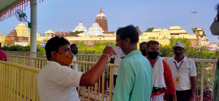12 व्या शतकातील ऐतिहासिक जगन्नाथाचं मंदिर भाविकांसाठी खुलं झालं आहे. भाविकांनी आपल्या सूचना आणि प्रतिक्रिया कळवाव्यात ज्यामुळे कारभारात सुधारणा करणं सोपं जाईल, असं आवाहन पोलिसांनी नागरिकांना केलं आहे. 