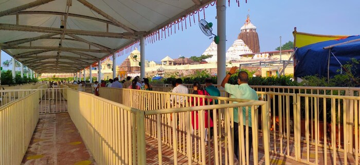 कोरोनाच्या दुसऱ्या लाटेचा उद्रेक झाल्यानंतर 24 एप्रिलपासून हे मंदिर भाविकांसाठी बंद करण्यात आलं होतं. 