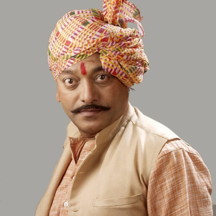 ज्येष्ठ अभिनेता विजय कदम यांनी अनेक वर्षांनंतर झी मराठीवरील 'ती परत आलीय' या मालिकेतून पुनरागमन केलं आहे. 
