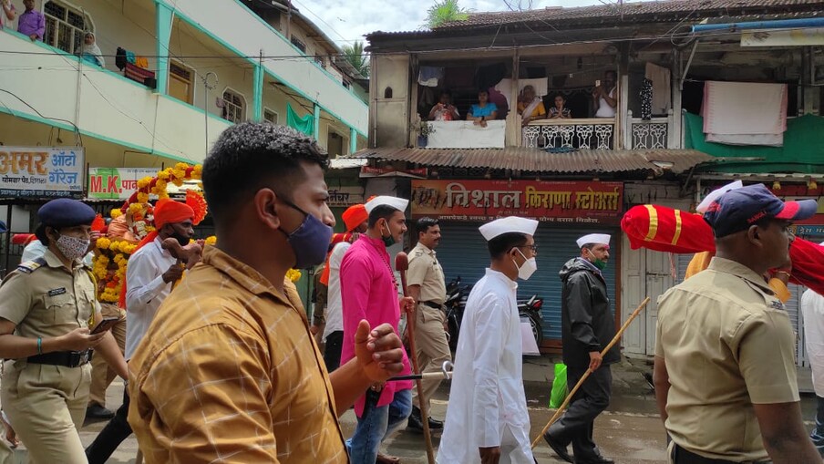 नागरिकांनी आपापल्या घरी नागाच्या प्रतिमेचं पूजन करावं आणि सण साजरा करावा, असं आवाहन प्रशासनाकडून करण्यात आलं होतं. 