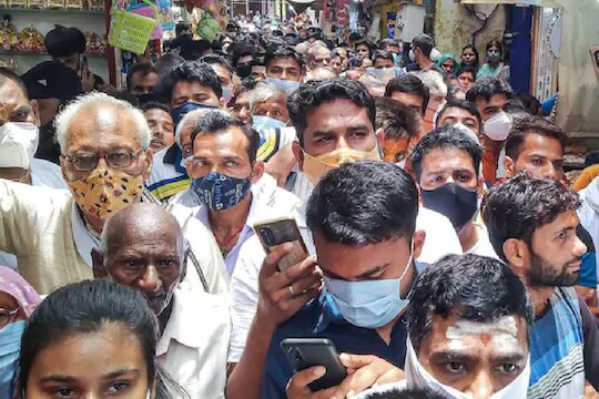 Corona Third Wave ची भविष्यवाणी खरी ठरणार की काय? 'या' जिल्ह्यात कोरोनाचा उद्रेक