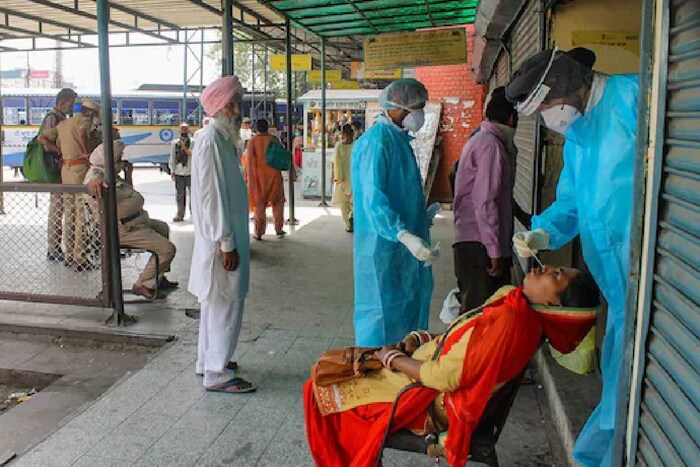 टाइम्स ऑफ इंडियाच्या वृत्तानुसार आरोग्य विभागाने कोरोनाच्या तिसऱ्या लाटेबाबत अलर्ट केलं आहे आणि व्यापक स्तरावर तायारी करण्याचा सल्ला दिला आहे.