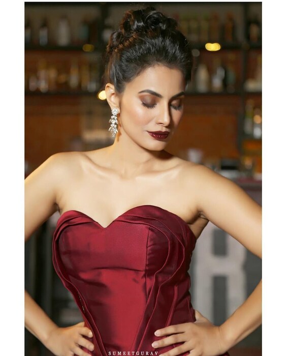 त्यांनी मला शुटींगची ॲाफर दिली पण नेमके चित्रिकरण काय केले जाणार? थिम काय आहे? स्टोरी काय आहे? असे अनेक प्रश्न केल्यावर कोणतचं उत्तर तिला मिळालं नाही. 