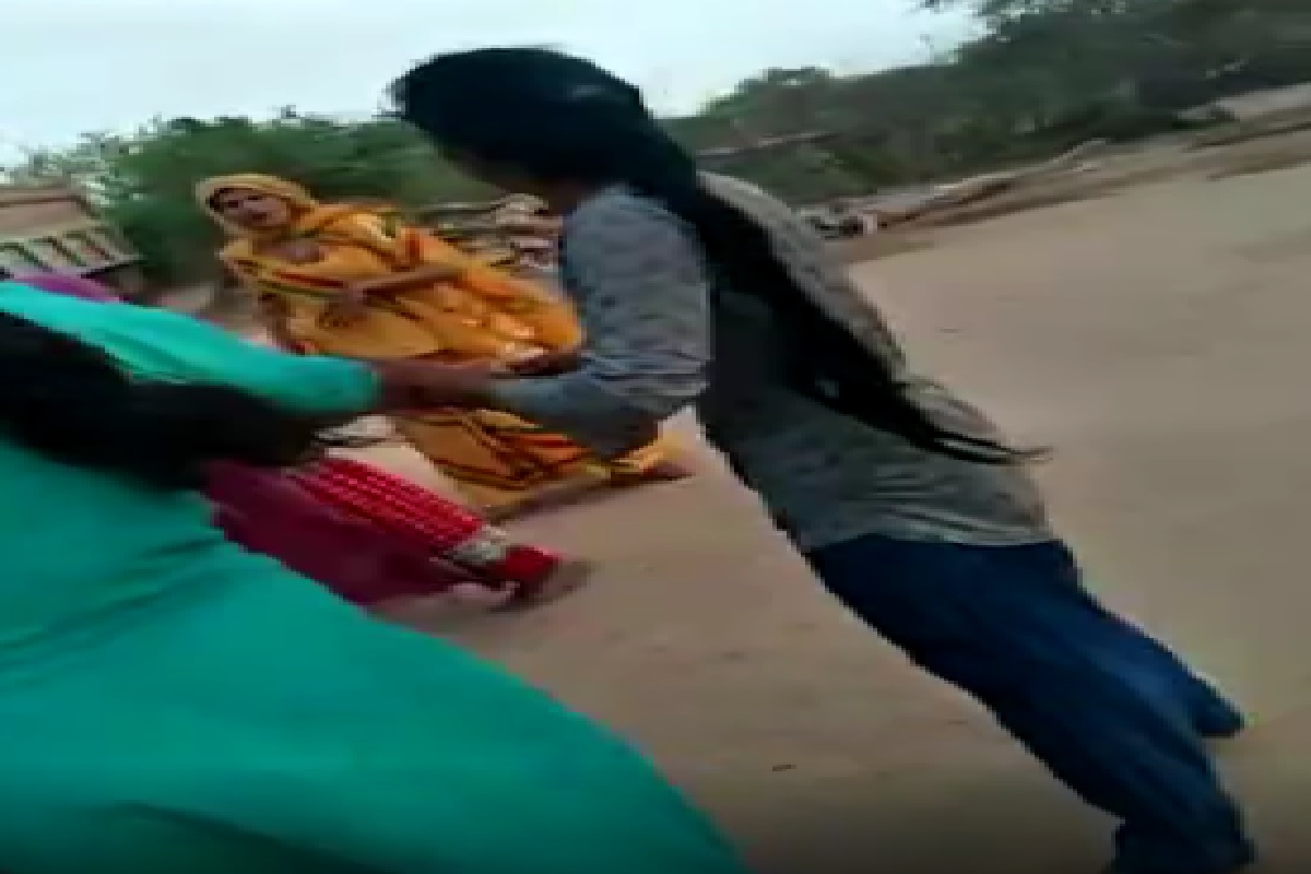 Pathetic : बहिणी ग्रॅज्युएट होणं सहन न झाल्याने राखीच्या दिवशीच भावांनी केली मारहाण, अडाणी भावांविरुद्ध गुन्हा