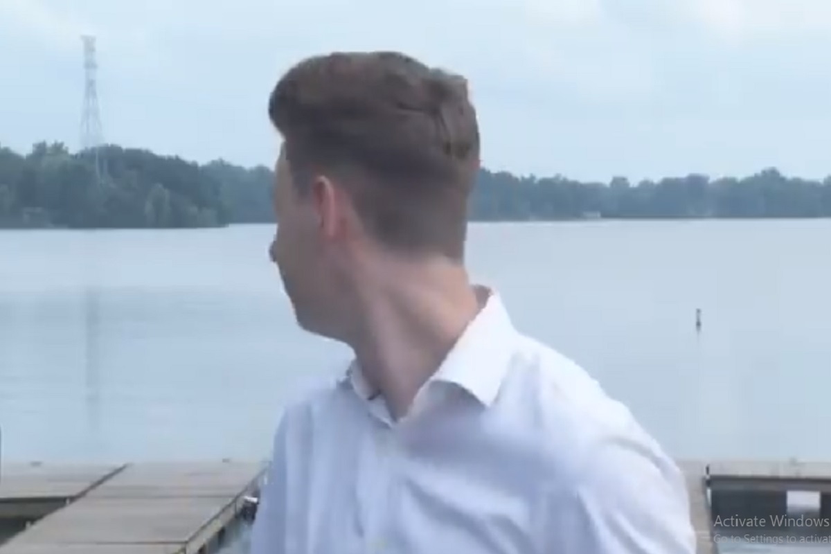 अरे बापरे! हे काय? LIVE REPORTING वेळी मागे वळून पाहताच घाबरला पत्रकार; कॅमेऱ्यासमोरून पळाला