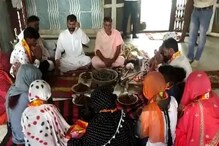 15 वर्षांपूर्वी झाले होते मुस्लीम, 18 जण परतले हिंदू धर्मात 15 वर्षांपूर्वी झाले होते मुस्लीम, 18 जण परतले हिंदू धर्मात