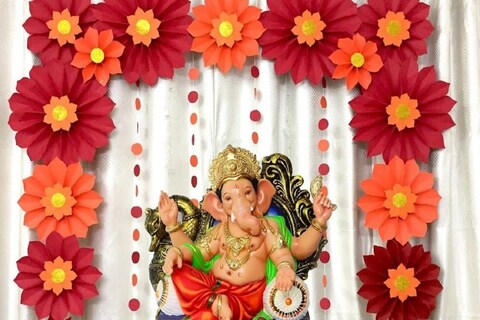 गणपती उत्सव अवघ्या काही दिवसांवर आला आहे. Eco Friendly गणपती मखर आणि सजावटीसाठी या पाहा काही आयडिया...