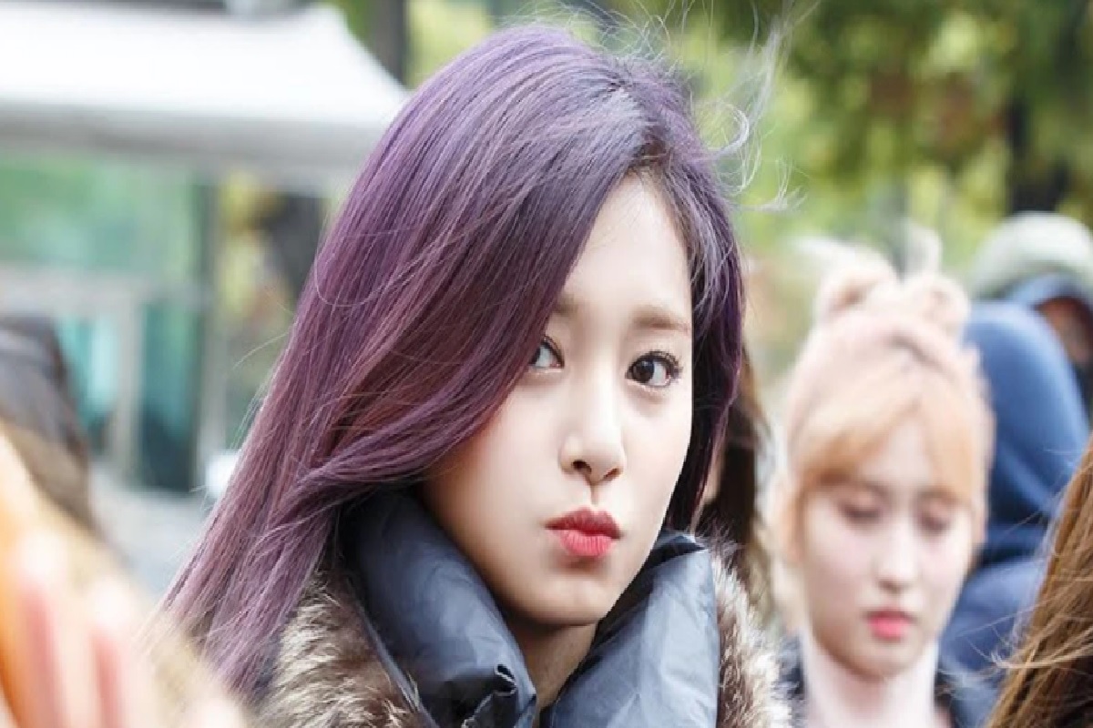 Tokyo Olympics : सोशल मीडियावर व्हायरल होणारी ही तरुणी कोण?