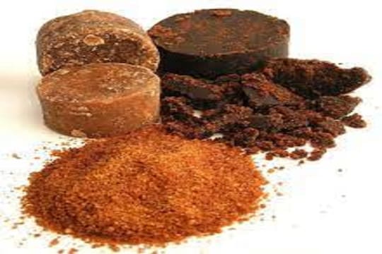 औषधी गुळाचे आहेत बरेच फायदे; आरोग्याबरोबर त्वचेसाठीही उपयोगी