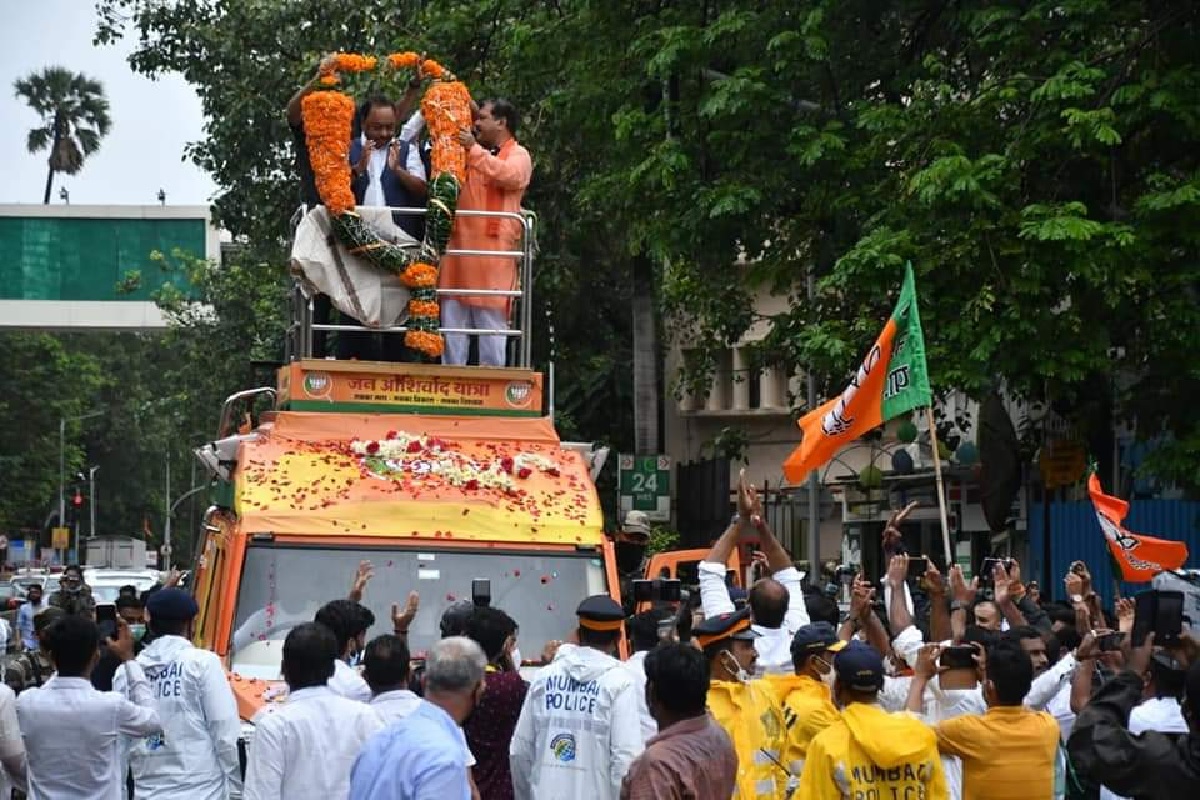 मुंबईत नारायण राणेंची जनआशीर्वाद यात्रा, 7 ठिकाणी आयोजकांवर गुन्हे दाखल