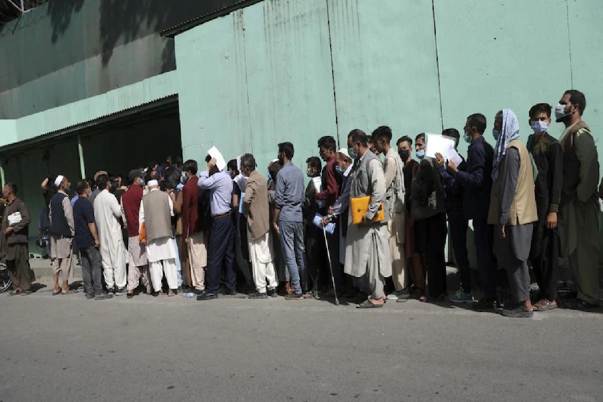 काबूलमध्ये अडकलेल्या भारतीयांना मायदेशी आणण्यासाठी हालचाली वेगानं, भारतातून दररोज दोन विमानाचं उड्डाण