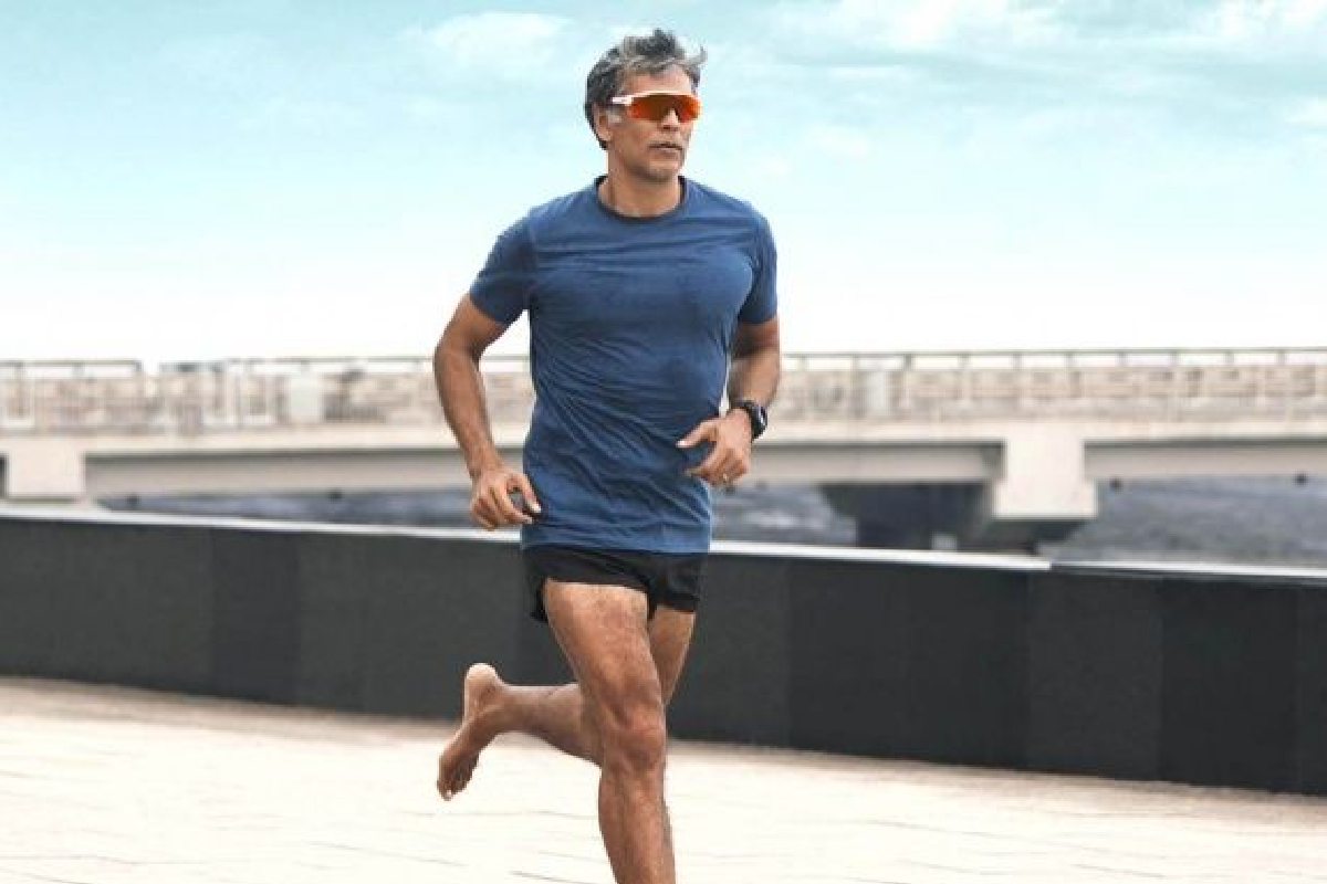 मिलिंद सोमण करणार अनोखा विक्रम; मुंबई ते गुजरात करणार पायी प्रवास, कारण…