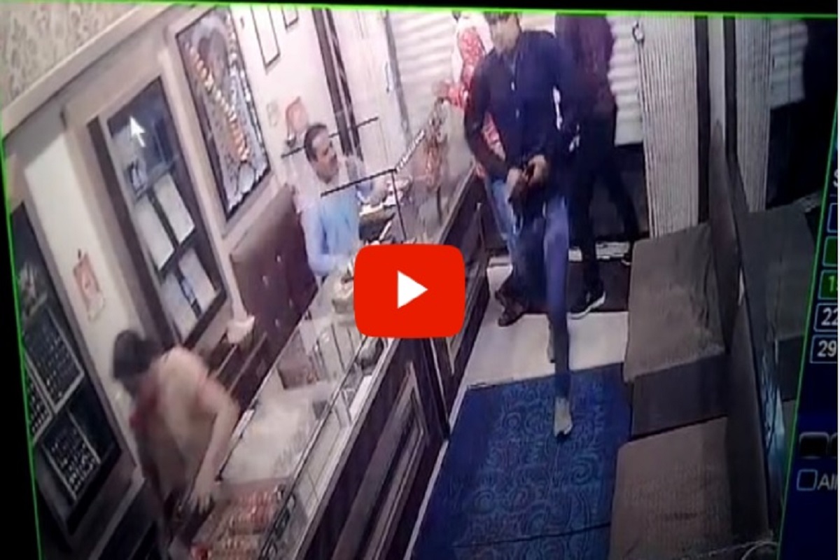 VIDEO: नागपुरात ज्वेलर्सवर भरदिवसा दरोडा; लुटीचा थरार कॅमेऱ्यात कैद, पाहा धक्कादायक CCTV